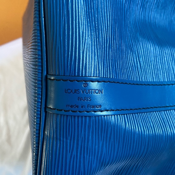 Authentic Louis Vuitton Epi Bucket - Picture 7 of 16